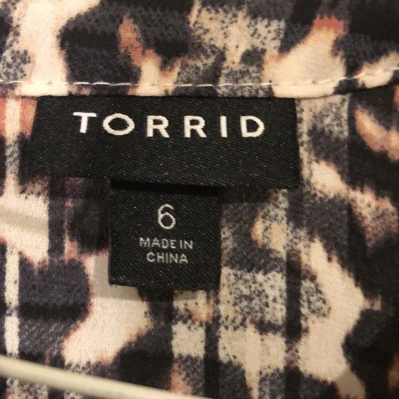 TORRID Women Top Size 6 X - Picture 2 of 4